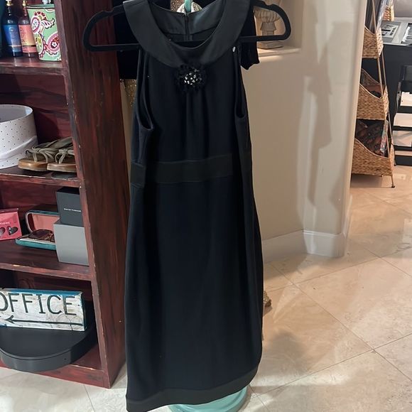 St. John Dresses & Skirts - St. John Black Sleeveless Knit Halter Dress Size 4 NWOT Removable Brooch